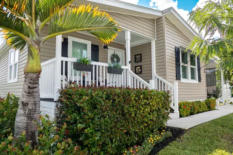 94 N North Warner Dr, Jensen Beach, FL 34957