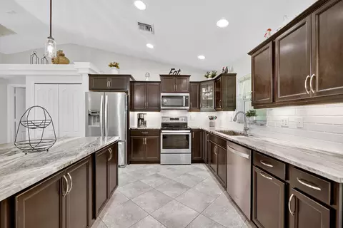 6135 NW Densaw Ter, Port Saint Lucie, FL 34986