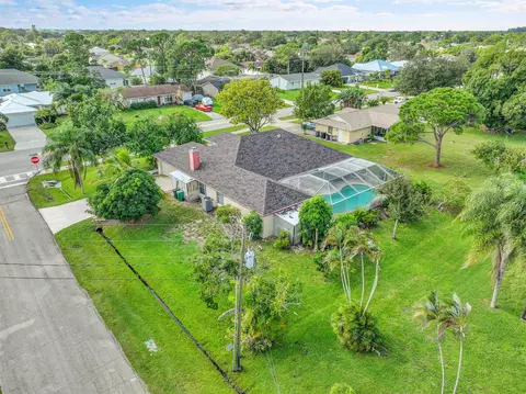 113 SW Thornhill Dr, Port Saint Lucie, FL 34984
