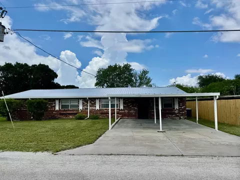 1397 Lake Dr W, Okeechobee, FL 34974