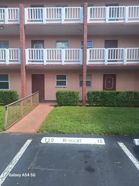 9601 NW Sunrise Lakes Blvd, Sunrise, FL 33322