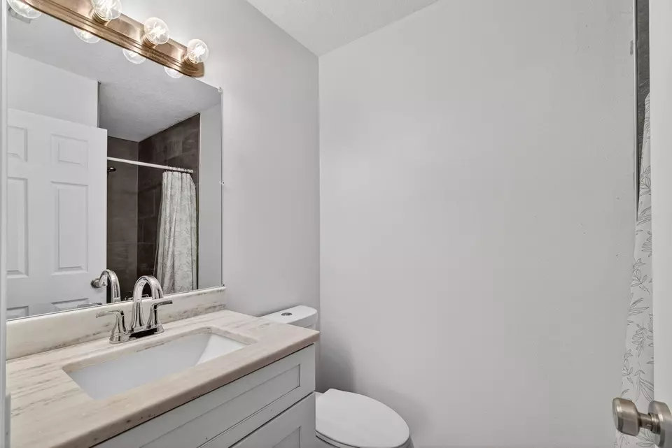 Bath - 2399 Lena Ln, West Palm Beach, FL 33415 photo 4 of 7