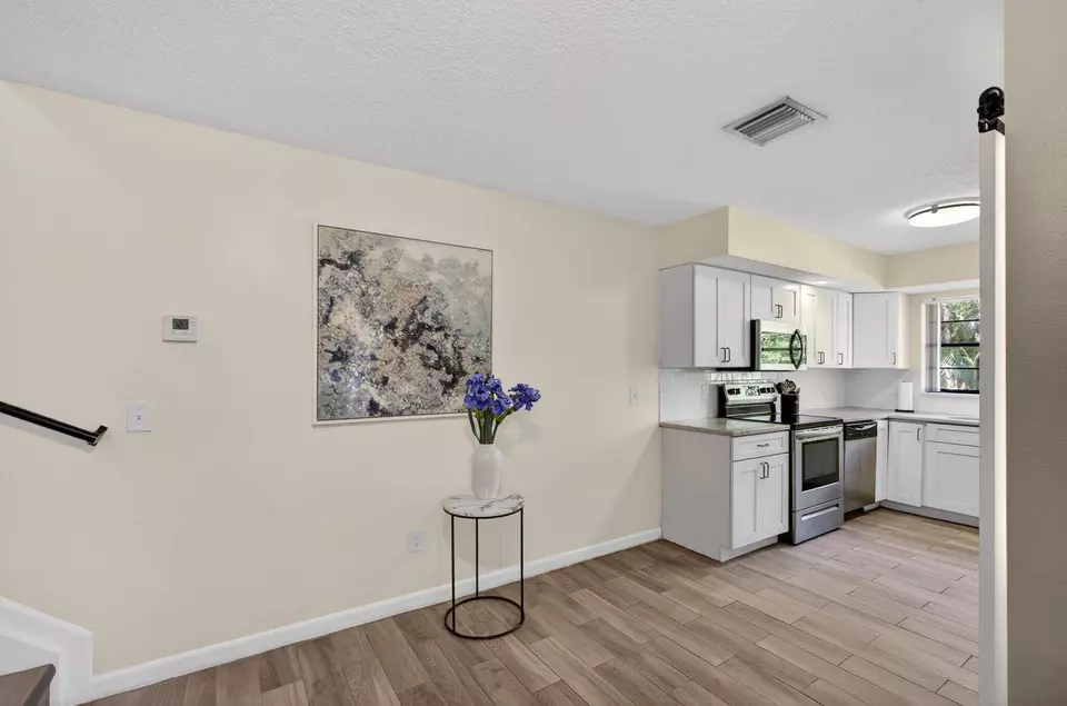 Entry Way - 2399 Lena Ln, West Palm Beach, FL 33415 photo 3 of 4