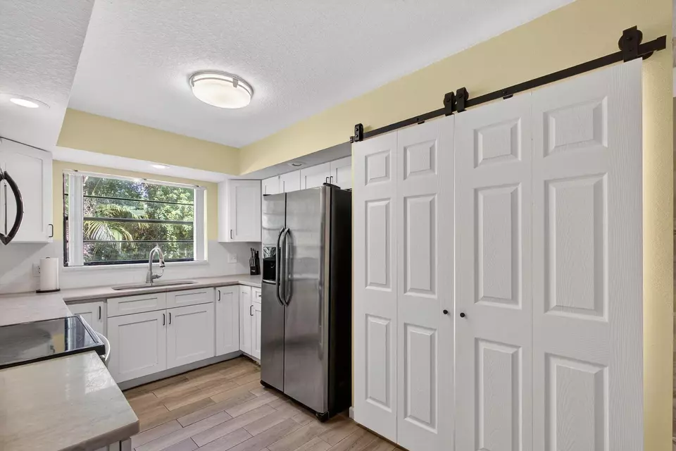 Kitchen - 2399 Lena Ln, West Palm Beach, FL 33415 photo 4 of 4