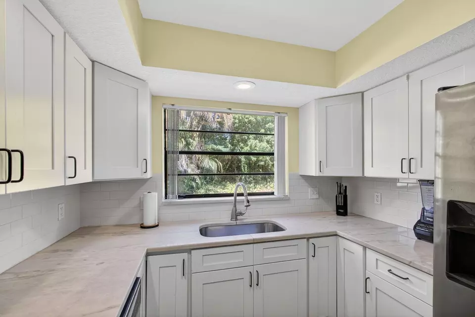 Kitchen - 2399 Lena Ln, West Palm Beach, FL 33415 photo 2 of 4