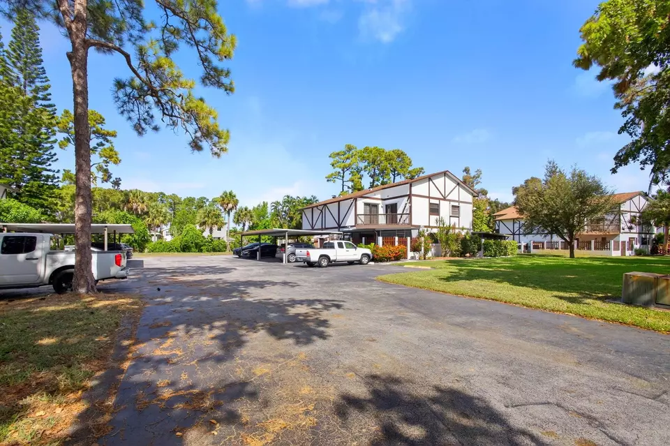 Exterior - 2399 Lena Ln, West Palm Beach, FL 33415 photo 6 of 8