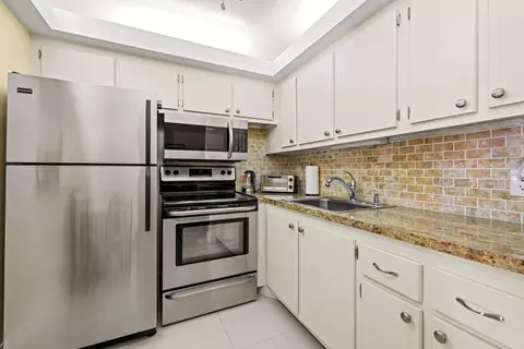310 Farnham M #310, Deerfield Beach, FL 33442