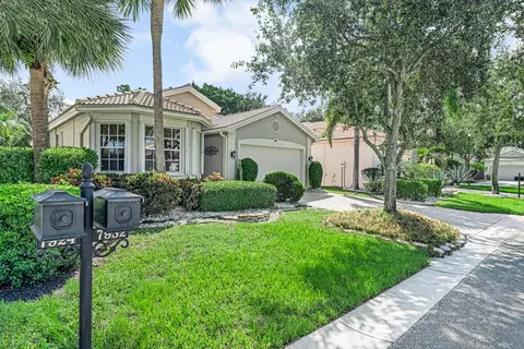 7932 Seagrape Shores Dr, Lake Worth, FL 33467