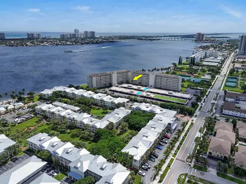801 Lake Shr #310, Lake Park, FL 33403