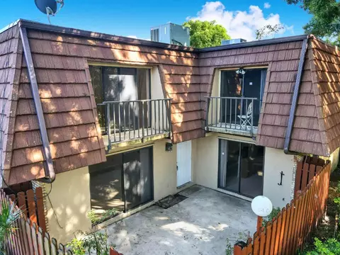 1458 N Lawnwood Cir #24, Fort Pierce, FL 34950