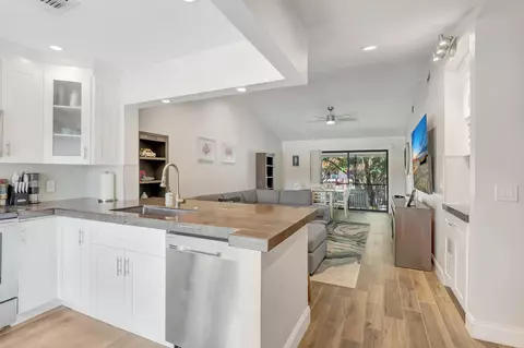 301 Club Cir #209, Boca Raton, FL 33487