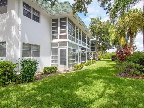 2800 Indian River Blvd #1, Vero Beach, FL 32960