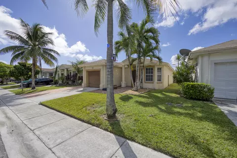 416 Circle Dr S, Boynton Beach, FL 33435
