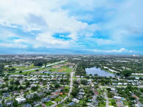 359 Garden Blvd, Palm Beach Gardens, FL 33410