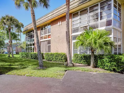 44 Vista Gdns #104, Vero Beach, FL 32962