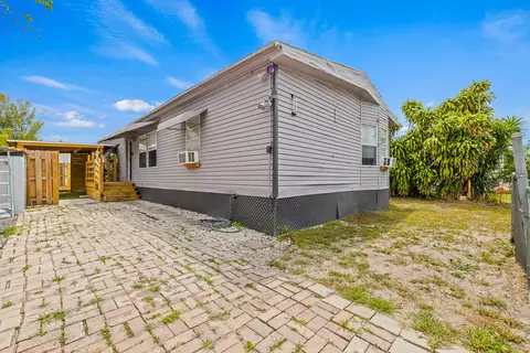 10592 SW Sandalfoot, Boca Raton, FL 33428