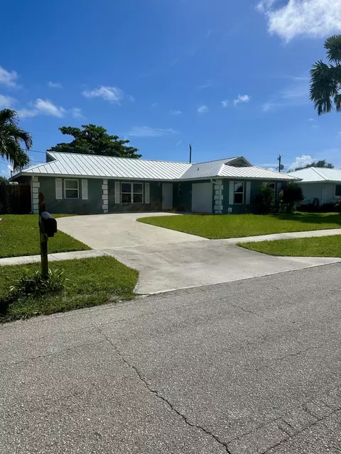 826 Palama Way, Lantana, FL 33462