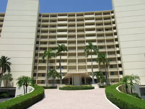 130 Lakeshore Dr #522, North Palm Beach, FL 33408