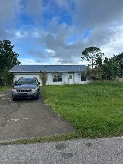 4026 SW Kallen St, Port Saint Lucie, FL 34953