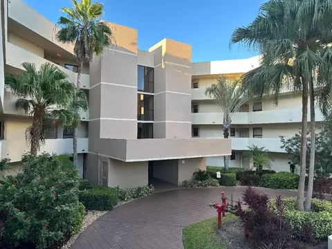 5900 Camino Del Sol #203, Boca Raton, FL 33433