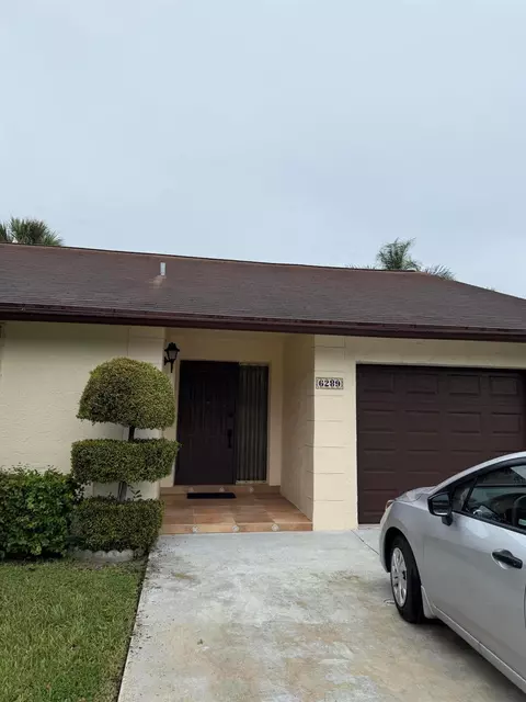 6289 Red Cedar Cir, Greenacres, FL 33463