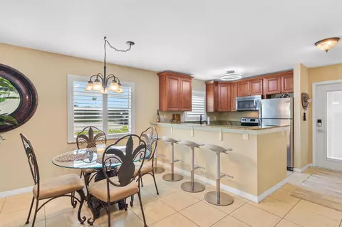 51 Woodland Dr #101, Vero Beach, FL 32962