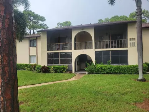 325 Knotty Pine Cir #B-2, Greenacres, FL 33463