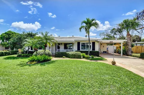 222 S Seacrest Cir, Delray Beach, FL 33444