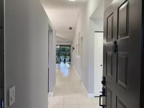 4711 Lucerne Lks E #204, Lake Worth, FL 33467