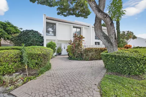 701 Bridgewood Dr, Boca Raton, FL 33434