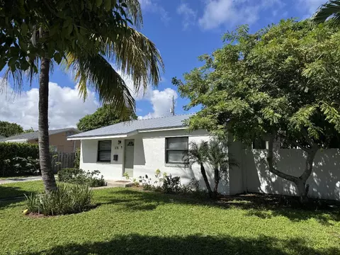 611 Monceaux, West Palm Beach, FL 33405
