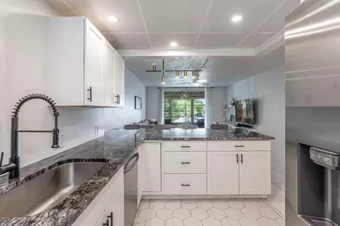 7100 NW 17th St #220, Plantation, FL 33313