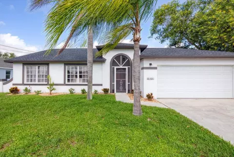2400 SE Charleston Dr, Port Saint Lucie, FL 34952