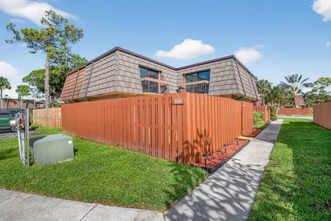 4023 Palm Bay Cir #D, West Palm Beach, FL 33406