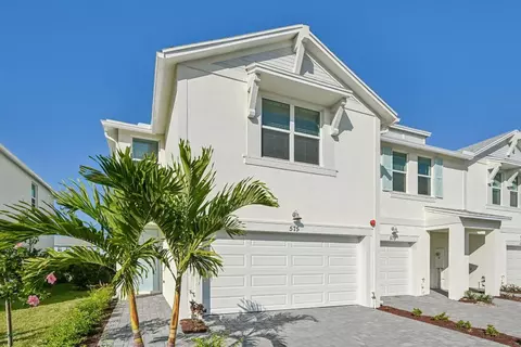 575 Salisbury Cir, Fort Pierce, FL 34982