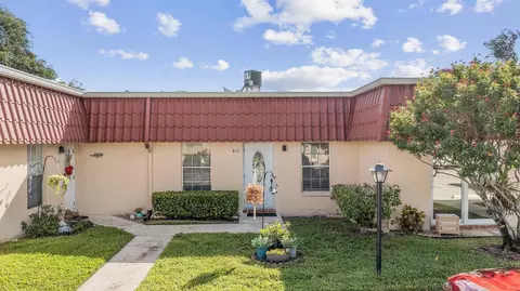 811 Salem Ln, Lake Worth, FL 33467