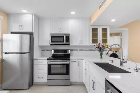 6025 Balboa #406, Boca Raton, FL 33433