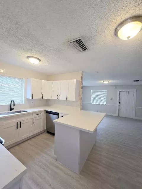 416 SW 7th Ct, Boynton Beach, FL 33435