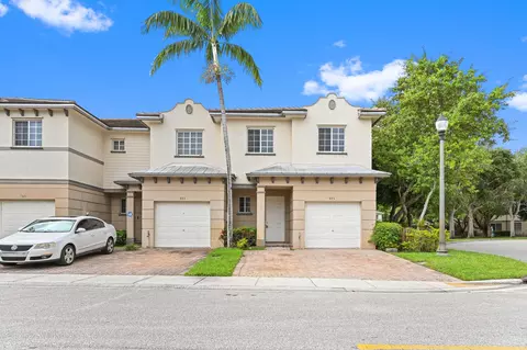 975 Tortuga Ln, Riviera Beach, FL 33404