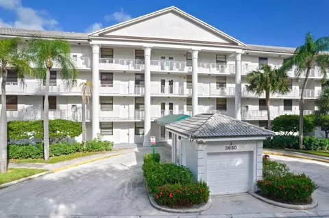 3650 Whitehall Dr #202, West Palm Beach, FL 33401