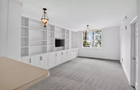 630 S Sapodilla Ave #121, West Palm Beach, FL 33401