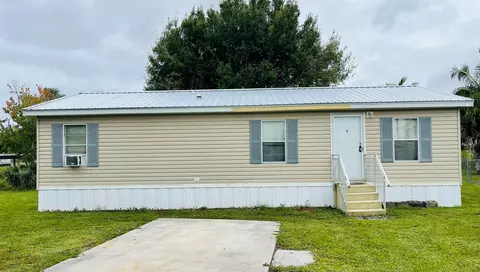 1103 Lemon St, Okeechobee, FL 34974