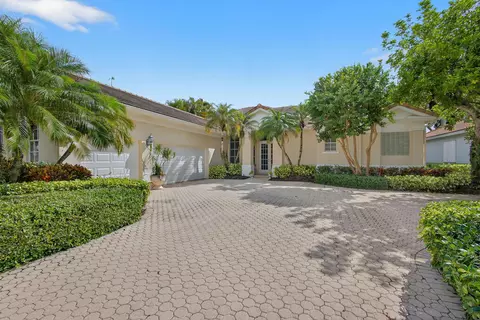 8784 Lakes Blvd, West Palm Beach, FL 33412
