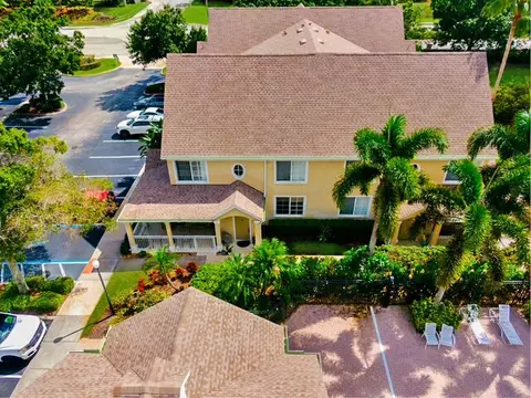 1581 SE Pomeroy #8-2, Stuart, FL 34997