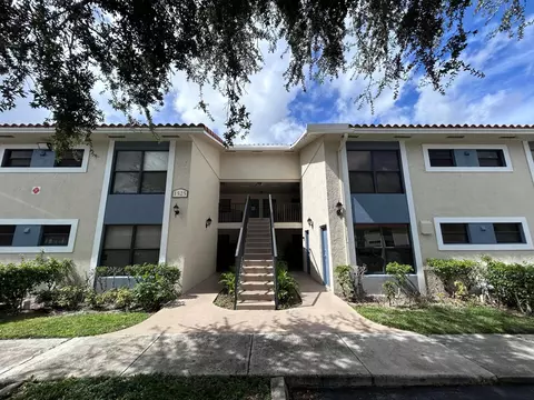 1525 Lake Crystal Dr #D, West Palm Beach, FL 33411