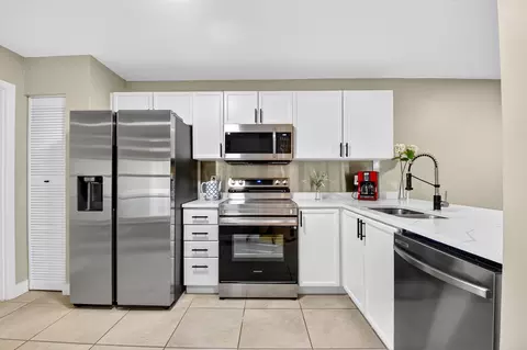 203 Maplewood Dr, Greenacres, FL 33415