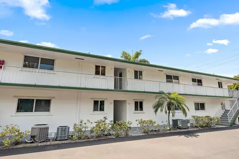 2 Garden St #203M, Tequesta, FL 33469