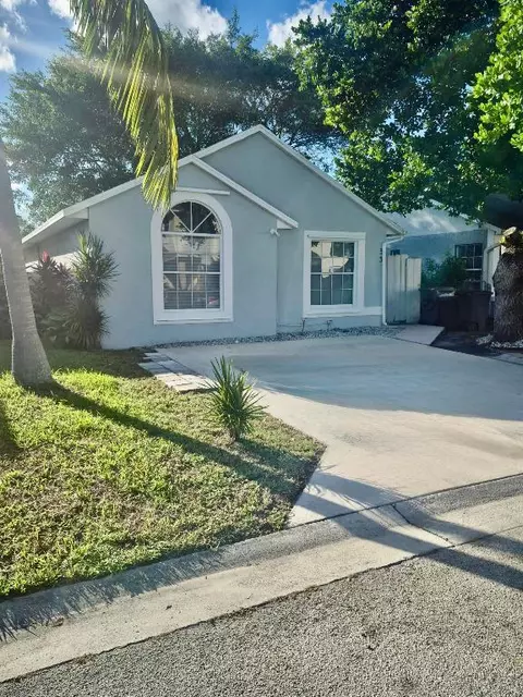 33 Plumage Ln, West Palm Beach, FL 33415