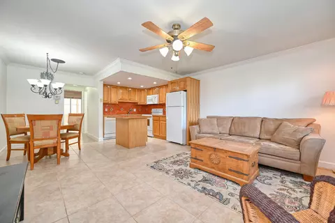 102 Coventry E #102, West Palm Beach, FL 33417