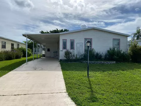 8526 Lidflower Ct, Port Saint Lucie, FL 34952